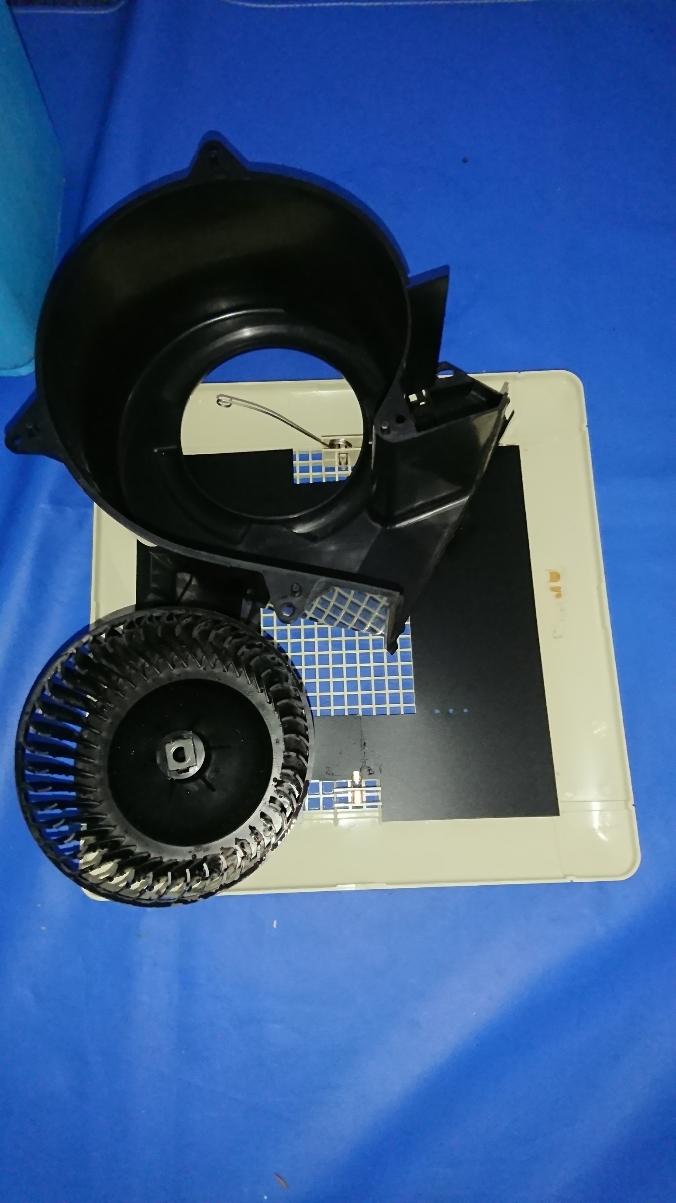 換気口部品 前 (2)